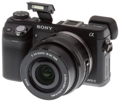 Sony Alpha NEX-6 Kit Aparat z wymienną optyką (zestaw z obiektywem SEL-P1650). 
Matryca o rozdzielczości 16,1 MP i rozmiarze podobnym do lustrzanki, Wi-Fi, wizjer OLED, przełącznik dysku i wideo Full HD.